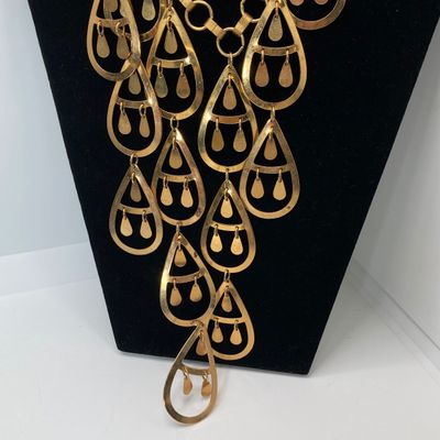 LOT 27: Collection of Statement and Faux Pearl Necklaces