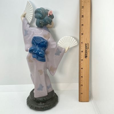 LOT 40: Vintage Lladro "Madame Butterfly" Porcelain Figurine No. 4991