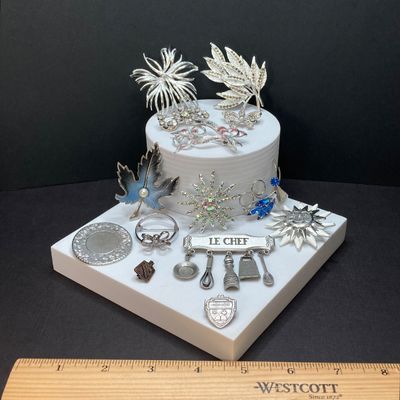 LOT 16: Large Collection of Vintage / MCM Silver Tone Brooches / Pins - Dodds, JJ and More