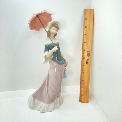 LOT 36: Retired Walking Figurine No. 5003