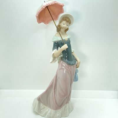 LOT 36: Retired Walking Figurine No. 5003