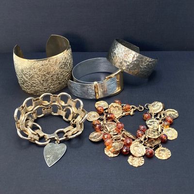 LOT 10: Large Collection of Assorted Style Gold Tone Bracelets