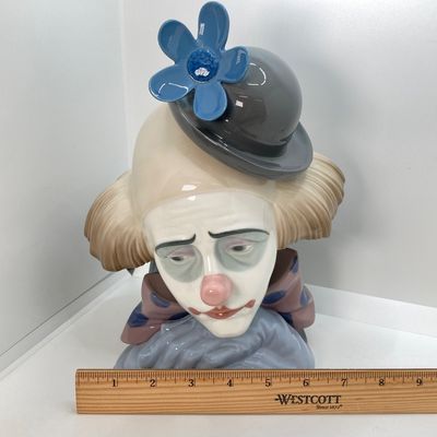 LOT 39: Retired Lladro "Pensive Clown" Figurine No. 5130