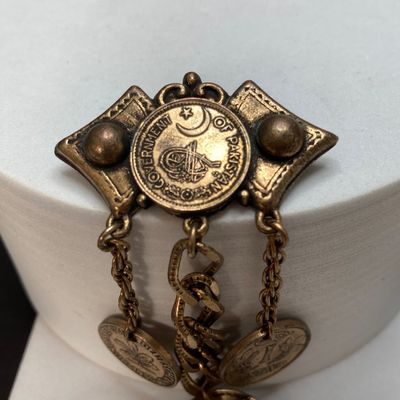 LOT 17: Collection of Vintage Brooches / Pins