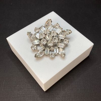 LOT 13: Beautiful Vintage Weiss Rhinestone Brooch