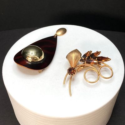 LOT 17: Collection of Vintage Brooches / Pins
