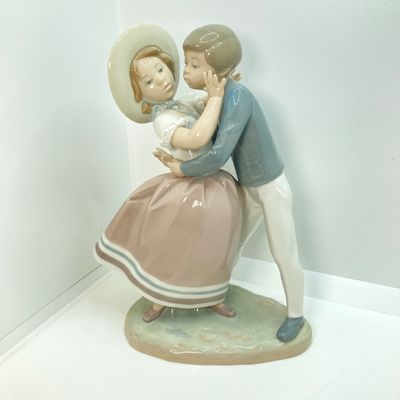 LOT 38: Lladro Porcelain Figurine "Precious Love" / "Waltz Time - No. 4856