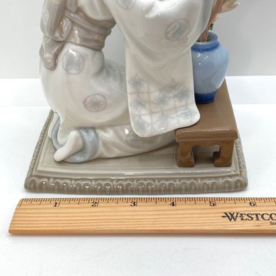LOT 37: Lladro Figurine Japanese Girl Arranging Flowers No. 4840