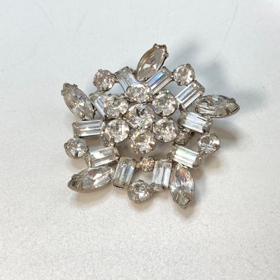 LOT 13: Beautiful Vintage Weiss Rhinestone Brooch