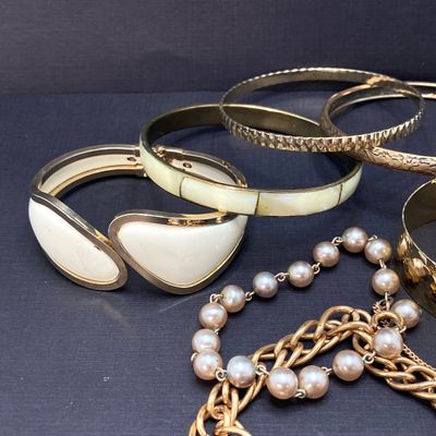 LOT 10: Large Collection of Assorted Style Gold Tone Bracelets