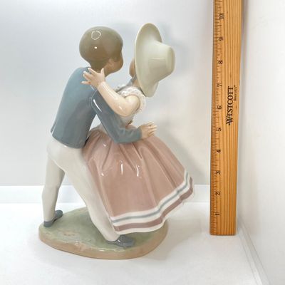 LOT 38: Lladro Porcelain Figurine "Precious Love" / "Waltz Time - No. 4856