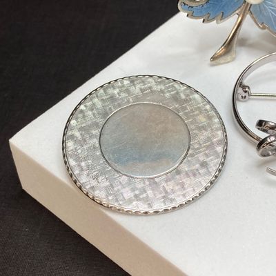 LOT 16: Large Collection of Vintage / MCM Silver Tone Brooches / Pins - Dodds, JJ and More