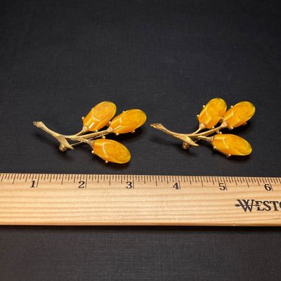 LOT 17: Collection of Vintage Brooches / Pins
