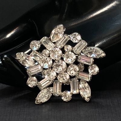 LOT 13: Beautiful Vintage Weiss Rhinestone Brooch