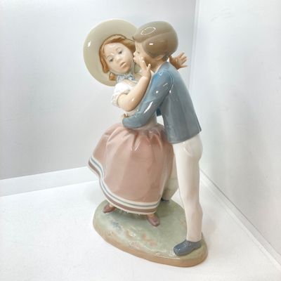 LOT 38: Lladro Porcelain Figurine "Precious Love" / "Waltz Time - No. 4856