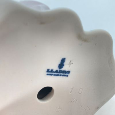 LOT 36: Retired Walking Figurine No. 5003