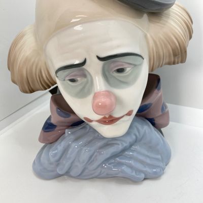 LOT 39: Retired Lladro "Pensive Clown" Figurine No. 5130