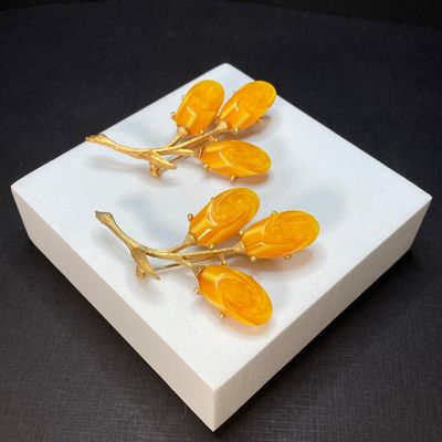 LOT 17: Collection of Vintage Brooches / Pins