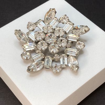 LOT 13: Beautiful Vintage Weiss Rhinestone Brooch