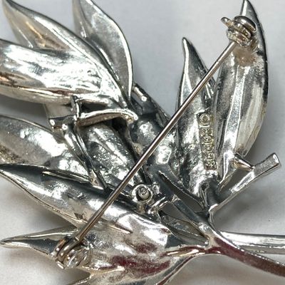 LOT 16: Large Collection of Vintage / MCM Silver Tone Brooches / Pins - Dodds, JJ and More