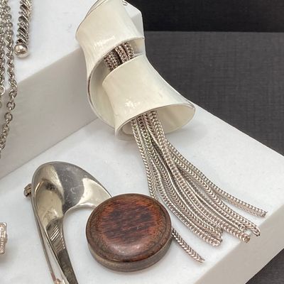 LOT 15: Vintage Silver Tone Brooch / Pin Collection and More