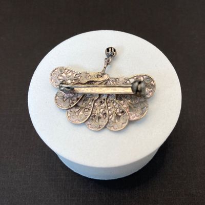 LOT 105: Vintage Jewelry - 925 Brooch TW 4g and Gold Vermeil Bracelet 8"