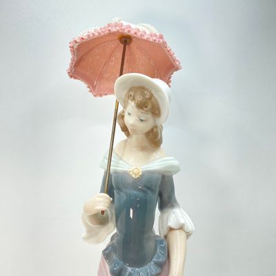 LOT 36: Retired Walking Figurine No. 5003