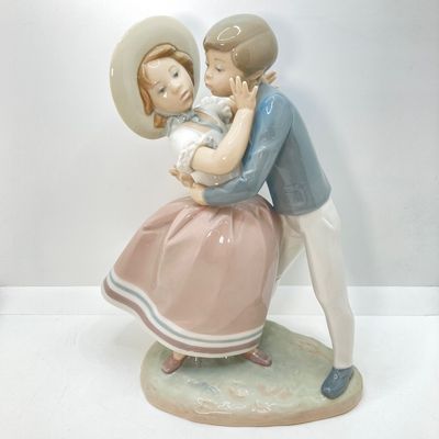LOT 38: Lladro Porcelain Figurine "Precious Love" / "Waltz Time - No. 4856