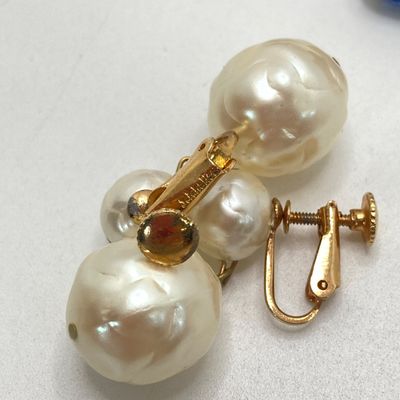 LOT 21: Vintage Clip-on Style Earrings - Richelieu and More