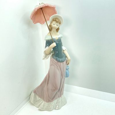LOT 36: Retired Walking Figurine No. 5003