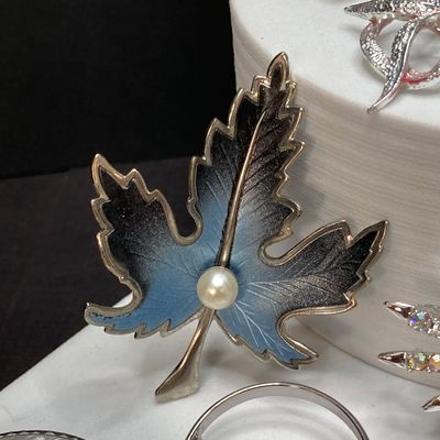 LOT 16: Large Collection of Vintage / MCM Silver Tone Brooches / Pins - Dodds, JJ and More