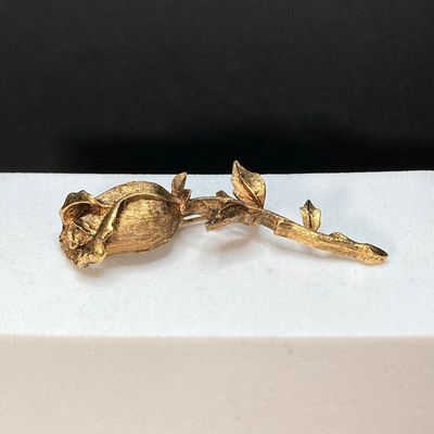 LOT 17: Collection of Vintage Brooches / Pins