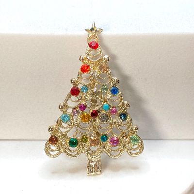 LOT 17: Collection of Vintage Brooches / Pins