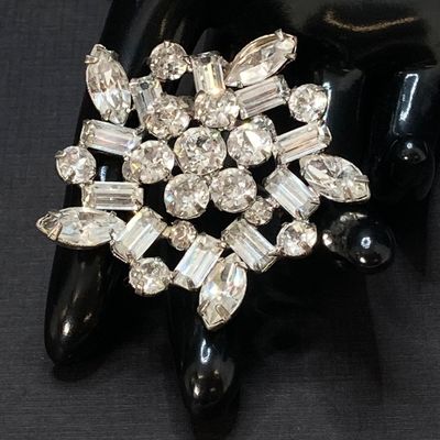 LOT 13: Beautiful Vintage Weiss Rhinestone Brooch