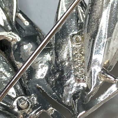 LOT 16: Large Collection of Vintage / MCM Silver Tone Brooches / Pins - Dodds, JJ and More
