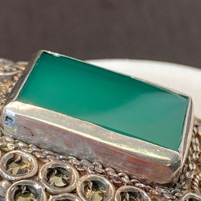LOT 104: Antique 925 Brooch Pin with Green Stone - 8.2 gtw