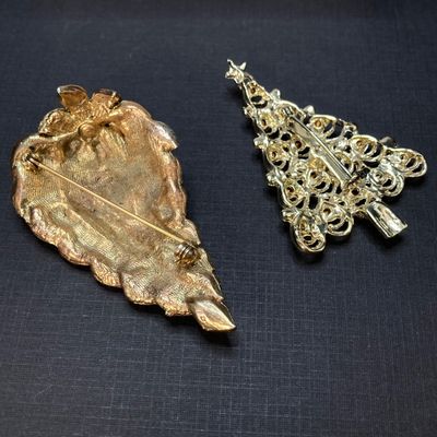 LOT 17: Collection of Vintage Brooches / Pins