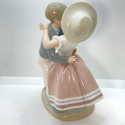 LOT 38: Lladro Porcelain Figurine "Precious Love" / "Waltz Time - No. 4856