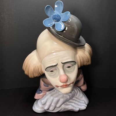 LOT 39: Retired Lladro "Pensive Clown" Figurine No. 5130