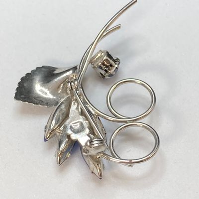 LOT 16: Large Collection of Vintage / MCM Silver Tone Brooches / Pins - Dodds, JJ and More