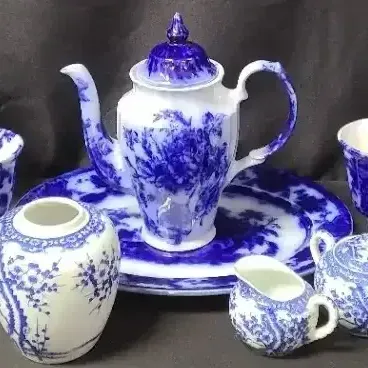 Beverage Service Items In Blue & White With Bonus Vase