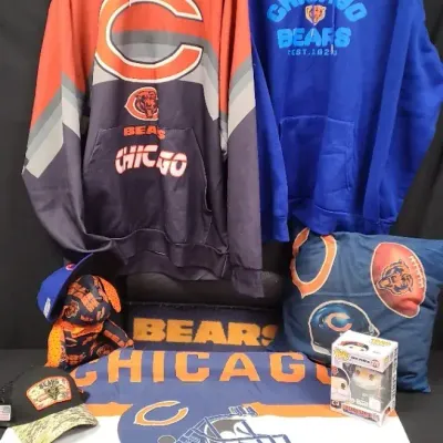 Da Bears - Chicago Football Franchise Memorabilia With Bonus Cubs Cap