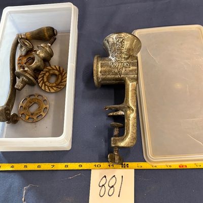 vintage E.C. Simmons Keen Kutter model KK22 meat grinder