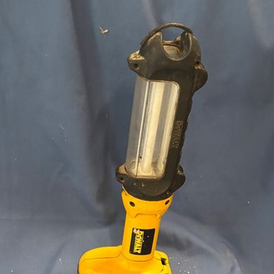 Dewalt Light No Battery