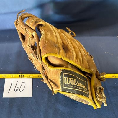 vintage Wilson leather baseball glove