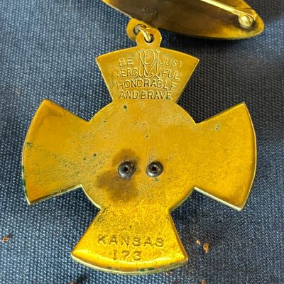 INDEPENDENT ORDER OF ODD FELLOWS VINTAGE DECORATION OF CHIVALRY ENAMELED MEDAL REBEKAH LODGE