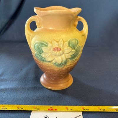 Vintage Earthen Tone Water Lily HULL Vase