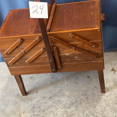 Vintage Sewing Box Handle is cracked