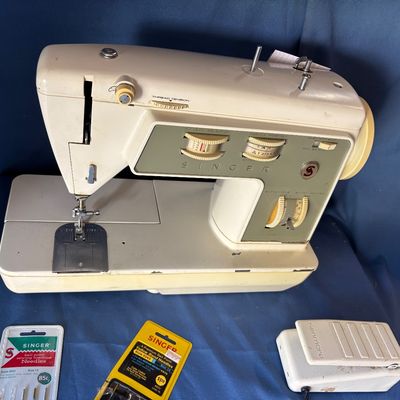 Z2 Singer Model 774 Sewing Machine