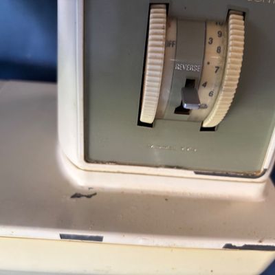 Z2 Singer Model 774 Sewing Machine